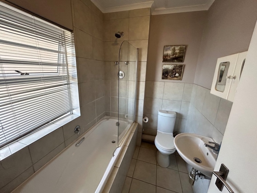 To Let 2 Bedroom Property for Rent in Burgundy Estate Western Cape